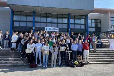 Photo de groupe - Agrandir l'image 8 sur 17, fenêtre modale