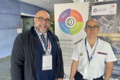 M. Claisse avec un Amiral de la marine - Agrandir l'image 10 sur 17, fenêtre modale